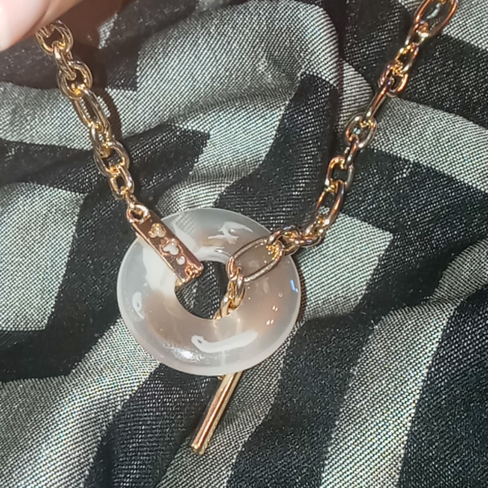 A new day toggle and link resin ring chain - Picture 2 of 2